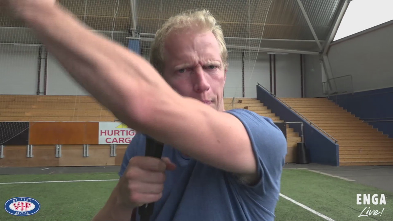 - Du må komma deg på match!